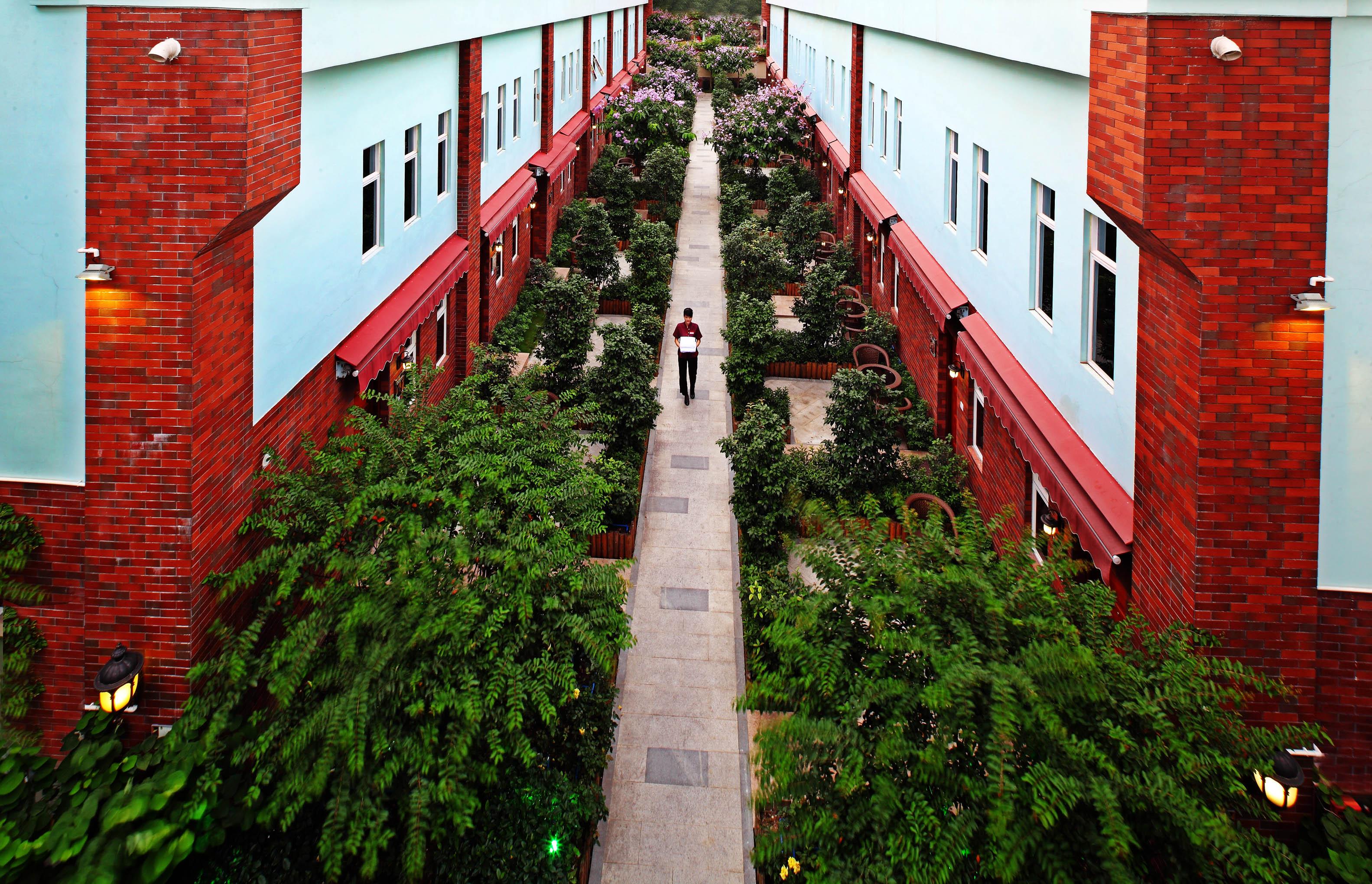 Royal Garden Hotel Guangzhou Exterior photo