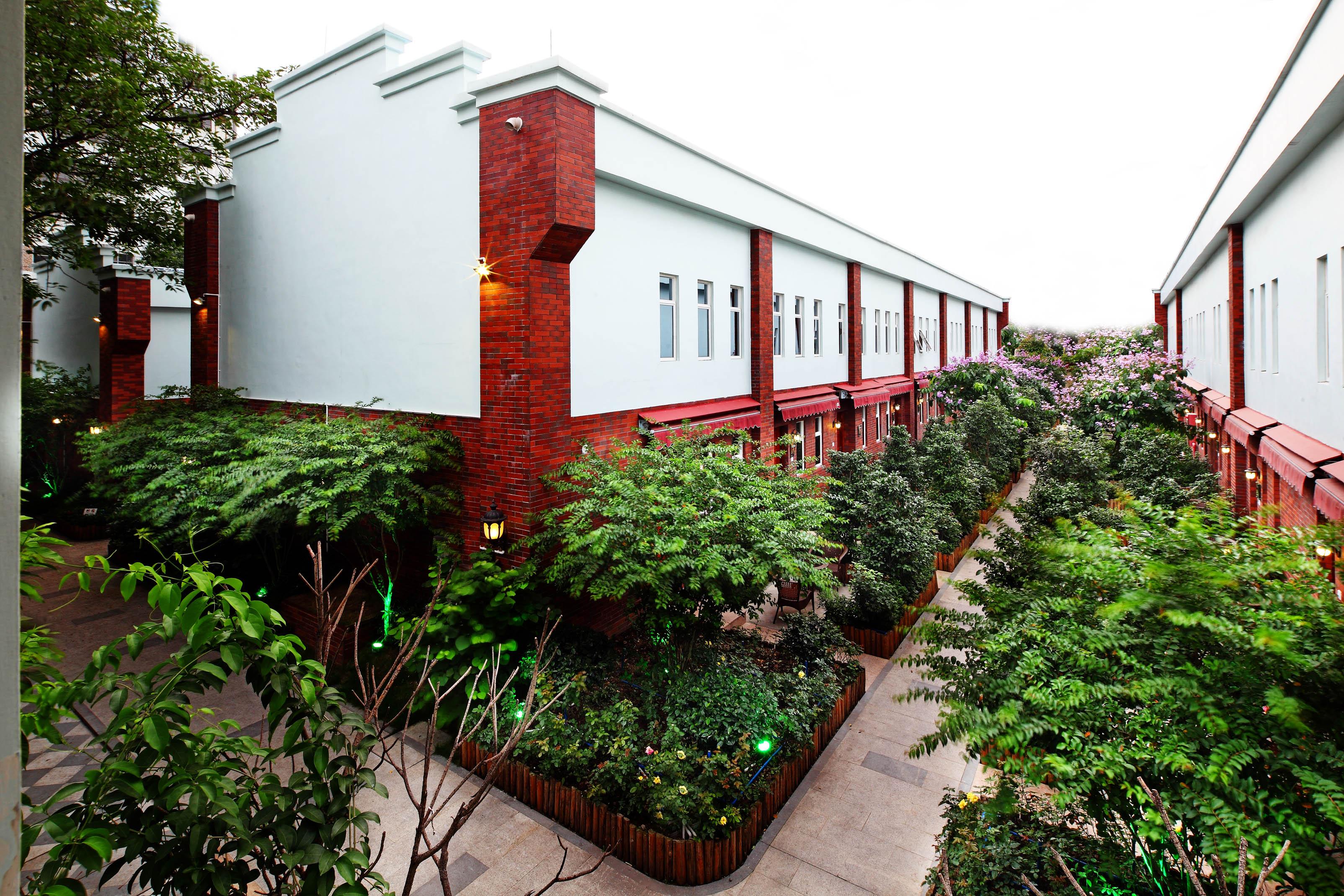 Royal Garden Hotel Guangzhou Exterior photo