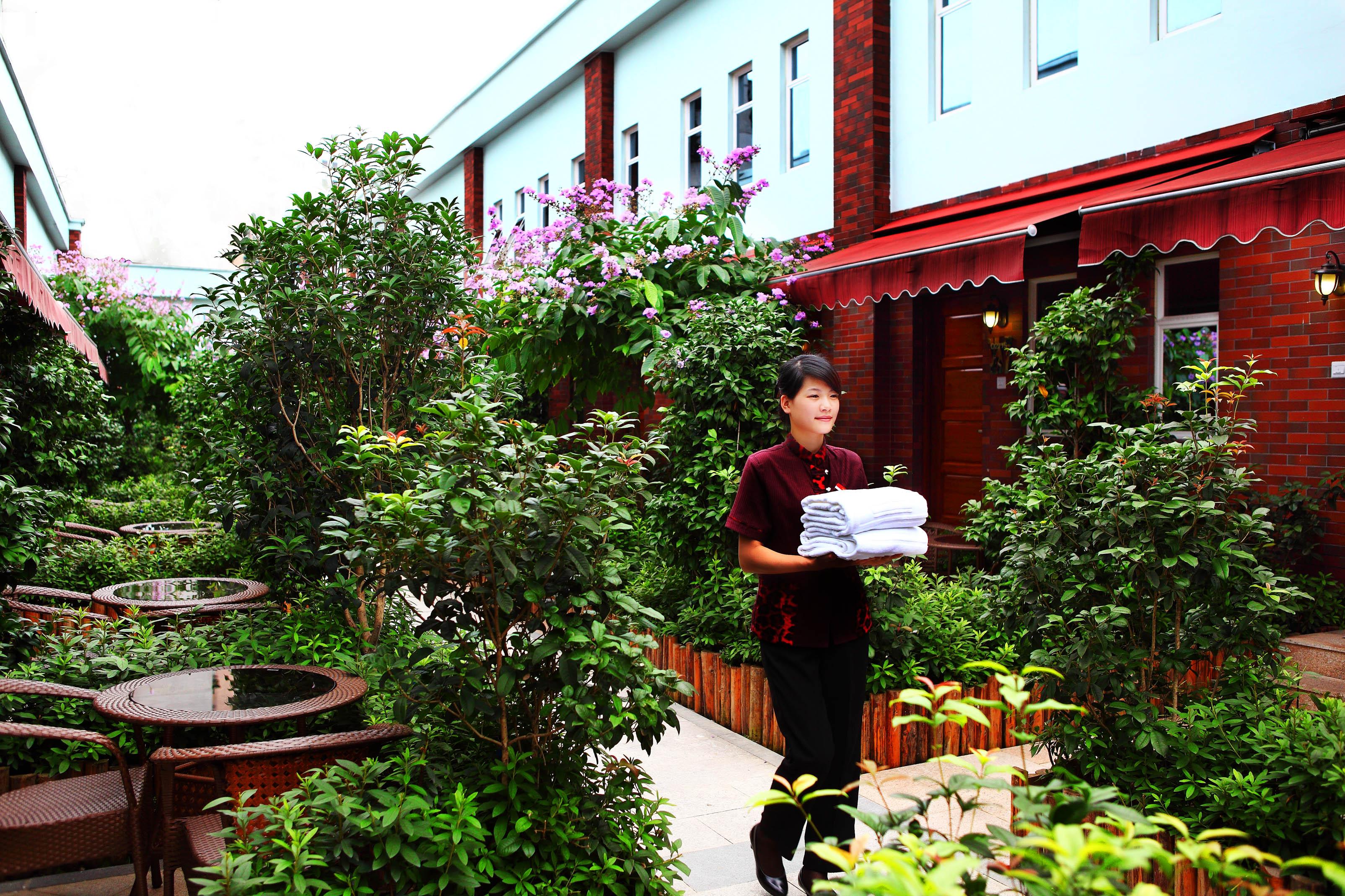 Royal Garden Hotel Guangzhou Exterior photo