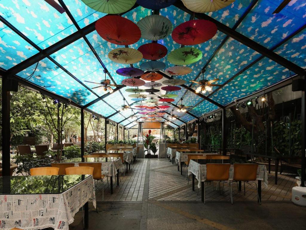 Royal Garden Hotel Guangzhou Exterior photo